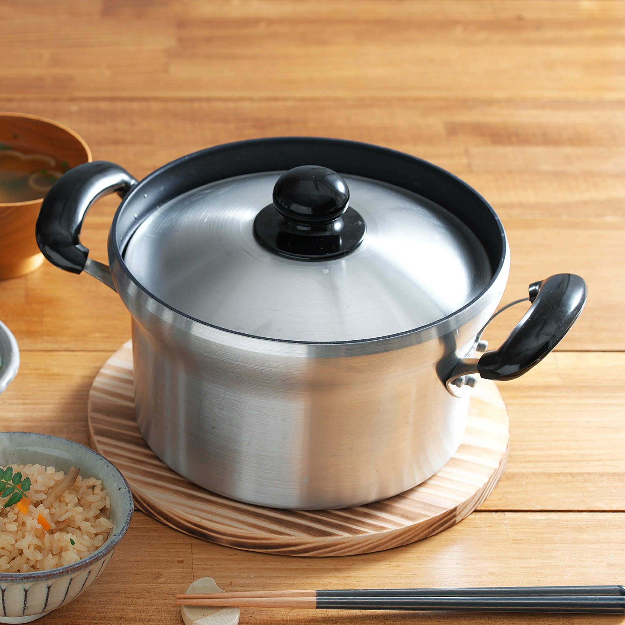 軽量なので調理してそのまま食卓への移動もスムーズです