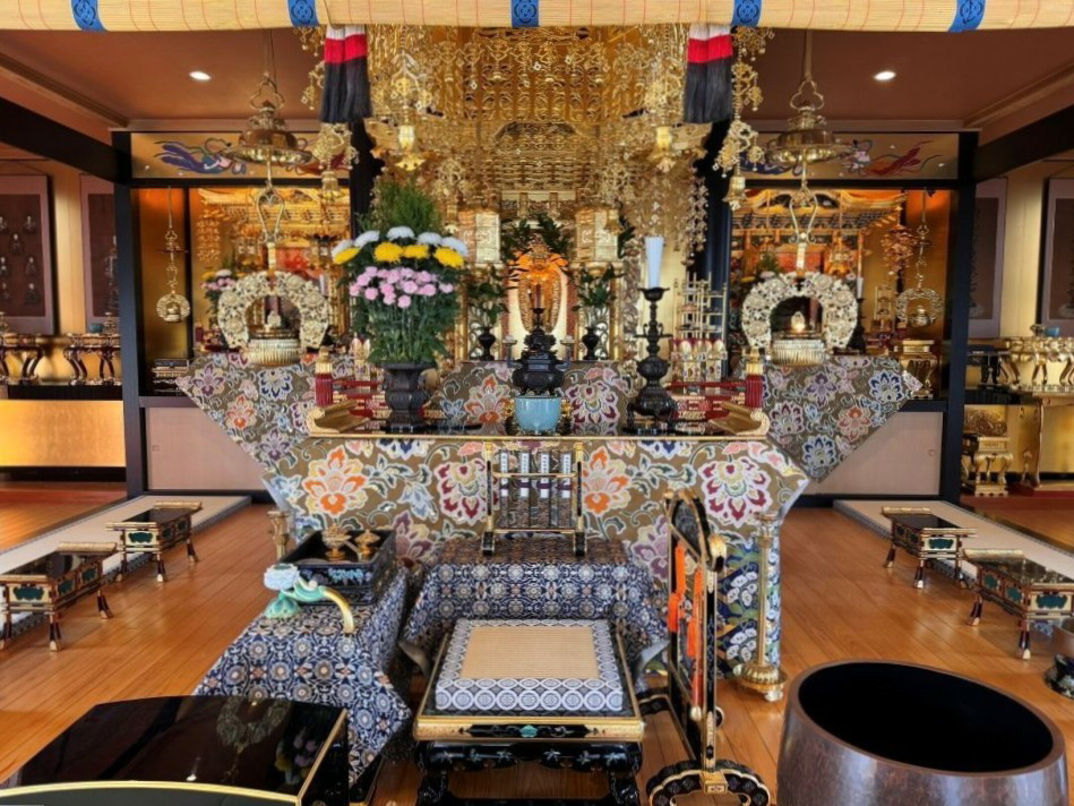 仏具のKISHO　は　寺院用荘厳具の専門仏具店「喜昌」から生まれました。