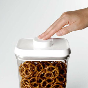 【保存容器コンテナ乾燥食品用ワンタッチ操作フードコンテナスタッキング可能【B】ポップコンテナレクタングルミディアム2.3Lオクソー】