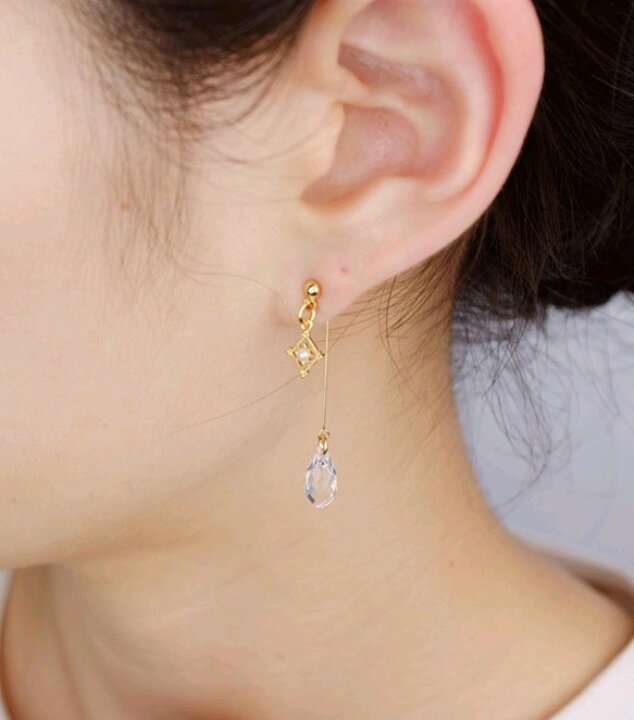 楽天市場】14kgfピアス◇多面カット雫×ダイヤモンドシェイプチャームの  