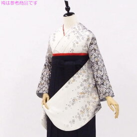 袴も選んで同時購入できます 袴用着物5点セット やわらかな縮緬の白 肩にこぼれる枝垂れ桜