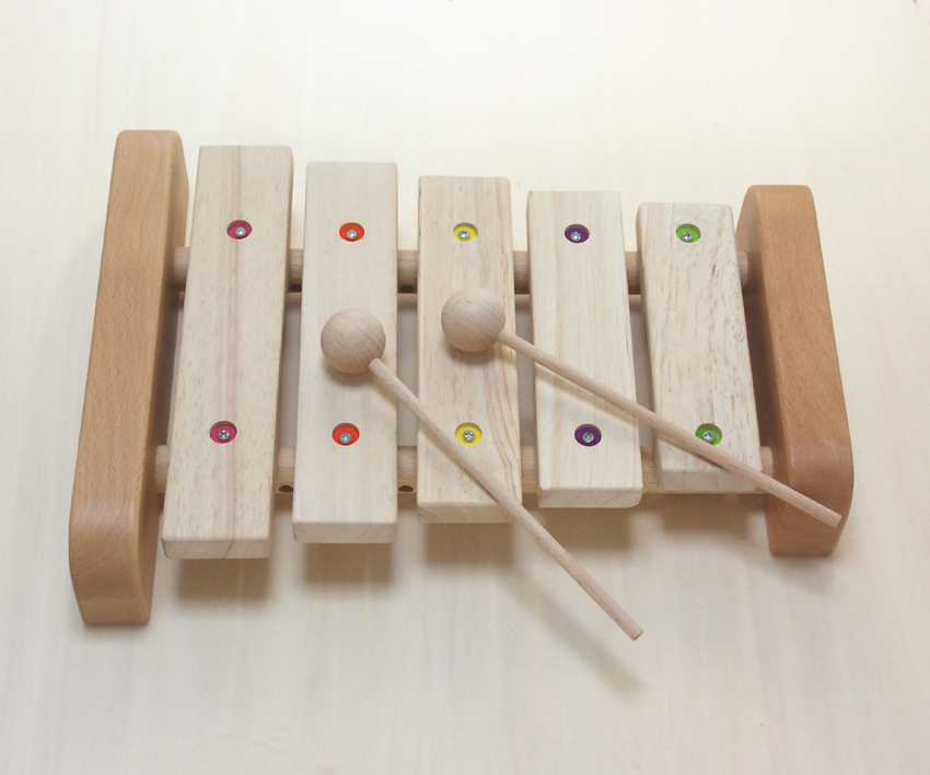 ブナの無塗装 木琴いい音がします １０鍵盤ありませんが赤ちゃんには最適五感を刺激します 木琴 シロホン 【期間限定！最安値挑戦】 玩具 クリスマスプレゼント お誕生日プレゼント 楽器 出産祝い 54%OFF 日本製