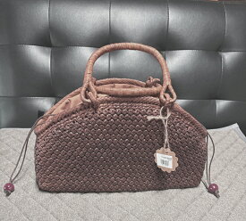 山葡萄蔓バッグ-山ぶどう蔓バッグ/山葡萄つるバッグ・山葡萄籠バッグ・やまぶどう蔓バッグは、つる工芸職人黒澤によって丁寧に作られてた手作り品。見た目もきれいな3ミリ花編みバッグ技が光ります