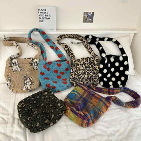 ショルダーバッグ レディース 秋冬 ぬいぐるみ ラムウール風 毛皮風 休闲 大容量 斜めがけバッグ トートバッグ 肩掛けバッグ 米白色 水玉 ブラック ドット柄 ミルクティー色 ヒョウ柄 アーミーグリーン カーキ 淡いエメラルドグリーン 小犬 ウサギ レ