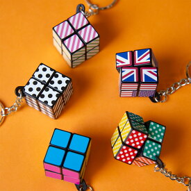 HIGHTIDE（ハイタイド） Mugic cube マジックキューブ キーホルダー GZ066 2.4cm ルービックキューブ 2×2 暇つぶし 立体パズル おもちゃ ゲーム カラフル ドット ストライプ モノクロ 国旗 アメリカ フランス イギリス デザイン おしゃれ ギフト プチギフト 500円以下