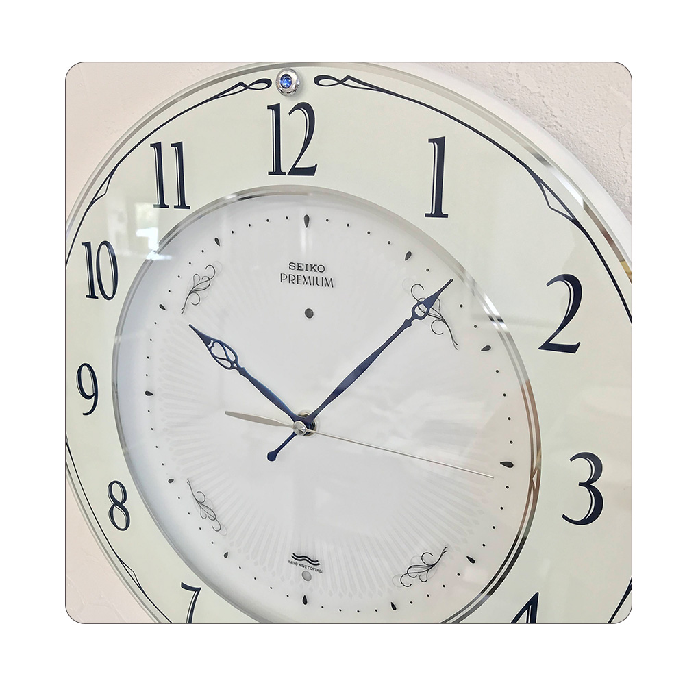 Seiko セイコー 掛時計 スワロフスキーの輝き 壁掛け時計 掛け時計 電波時計 おしゃれ 連続秒針 Seiko 壁掛け セイコー 電波掛け時計 電波壁掛け時計 電波掛時計 スイープ秒針 ほとんど