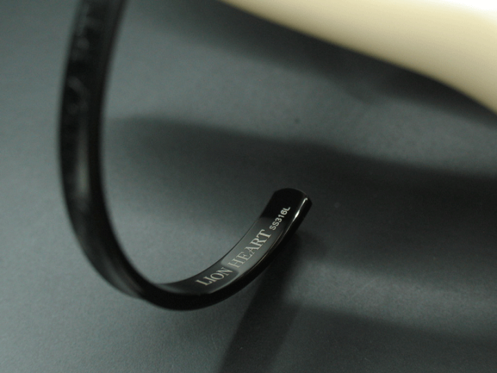 楽天市場】LION HEART ライオンハート ブレスレット メンズ バングル ブラックブレスレット アクセサリー LHMB002N 正規品 送料無料 : 時計・宝石・眼鏡の生巧堂 楽天市場】LION HEART ライオンハート ブレスレット メンズ バングル ブラックブレスレット アクセサリー LHMB002N 正規品 送料無料 : 時計・宝石・眼鏡の生巧堂