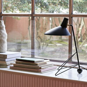 �y�����݌ɋ͂��z��Tradition�i�A���h�E�g���f�B�V�����j�e�[�u���Ɩ� TRIPOD TABLE HM9 �g���C�|�b�h �u���b�N