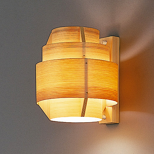 北欧テイストのナチュラルモダン 木材を透過する柔らかなあかり ポイント10倍 JAKOBSSON LAMP ランプ別売 要電気工事 ブラケット照明 ヤコブソンランプ 即日出荷 公式 パインφ170mm