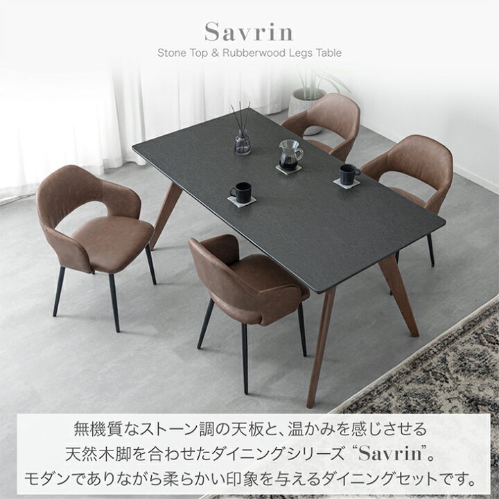 石テーブルとイス4個のセットです。