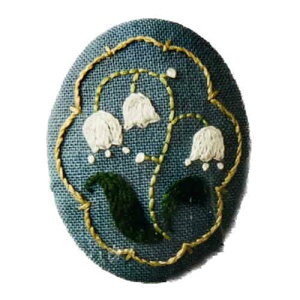 刺? 刺しゅうキット すずらんブローチ LECIEN ボタニカル刺しゅうシリーズ おうち時間 刺しゅう こころのおやつ 手芸 心のストレッチ(出来上がりサイズ 5.5cm×4cm)