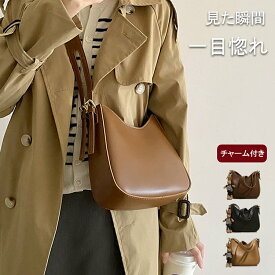 【先着50枚 10%OFFクーポン】ショルダーバッグ レディース 斜めがけ 大人 軽量 多機能 斜めがけバッグ 小さめ PU フォーマル コンパクト 大容量 チャーム付き スクエア型 ミニバッグ puレザー ミニショルダー シンプル おしゃれ 肩掛けバッグ 通勤 女子 旅行 自立する