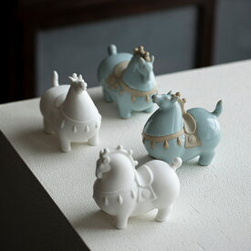 ＼お買い物マラソン最大500円OFF!／唐馬 陶磁器 正月飾り 干支午 午 置物 仿汝窯 青磁 白磁 天青色 陶器 お正月飾り 正月飾り置物 干支の置物 迎春飾り 十二支 おしゃれ 馬 うま 2026 かわいい 縁起物 ディスプレイ 部屋飾り 玄関飾り 干支置物.