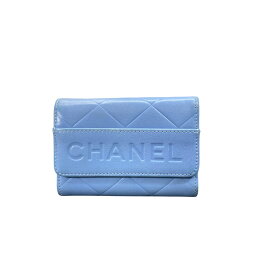 シャネル マトラッセ 6連 キーケース ロゴ レザー ライト ブルー シルバー CHANEL 上品 高級感 洗練 定番 人気 エレガント ラグジュアリー 普段使い 通勤 通学
