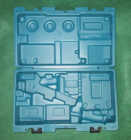 マキタ 821831-2 18V-9mm幅 充電式ベルトサンダ BS180DZ 用プラスチックケ−ス 新品【プロ用からDIY、園芸まで。道具・工具のことならプロショップe-道具館におまかせ！】