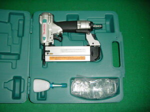 送料無料 マキタ AF351 35mm常圧ピンタッカ 新品 ピンネイラ ピン釘打ち機【プロ用からDIY、園芸まで。道具・工具のことならプロショップe-道具館におまかせ!】