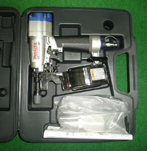 送料無料 マキタ AN302P ポケットエア釘打機 内装ボード用 内・外装を軽快にこなす 新品【プロ用からDIY、園芸まで。道具・工具のことならプロショップe-道具館におまかせ!】