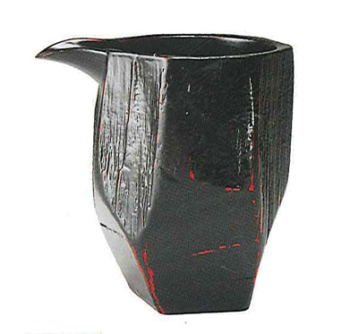 注ぎ口のある独特の形は食卓に変化を付けてくれます。 片口（ＬＬ） 曙 うるし塗（木製 酒器）001-1624