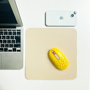 【最短当日配送】マウスパッド 小さめ 両面用 防水 24cmx24cm 女性 無地 シンプル イエロー 黄色 ベージュ 薄型 可愛い レザー風 撥水 極薄 リバーシブル ゲーミング 家庭用 オフィス イエロー