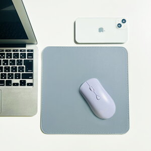 【最短当日配送】マウスパッド 小さめ 24cmx24cm 両面用 女性 無地 シンプル グリーン 緑 薄型 可愛い レザー調 プレミアムレザー風 撥水 極薄 リバーシブル ゲーミング 家庭用 オフィス スモー