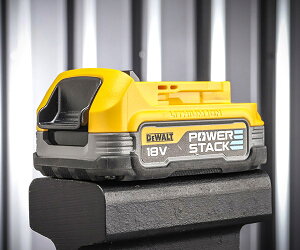���{���K�i �f�E�H���g 18V �R���p�N�g�o�b�e���[(1.7Ah) (DCBP034-JP)(4536178692120) DEWALT