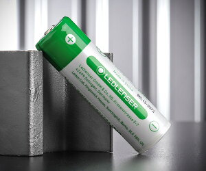 ���{���K�i ���b�h�����U�[ P7R/H7R CWS�p �[�d�r 21700�^ 4800mAh (502262)(4058205022958) LEDLENSER