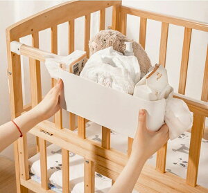 ベビーベッドサイド収納 多用途 整理整頓 大容量 フック付き 小物入れ デスク上収納 白 収納グッズ マチ広 シンプル 収納ポケット ナチュラル 日用品 切り込み 吊り下げラック ベッドサイド