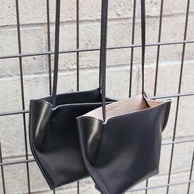 COURTNEY ORLA コートニーオーラ ショルダー バッグ ミニ SLOPE TOTE mini ブラック/パールグレー SLO23SPV011001BK/PLG ショルダーバッグ 黒 シンプル 無地 鞄 ビジネス 通勤 仕事