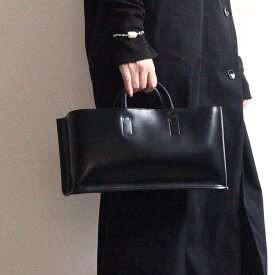 ＼楽天 スーパーセール 開催中／COURTNEY ORLA (コートニーオーラ) / CURVE WIDE TOTE s - ブラック/ブラック CRV22FPV014002BK/BK トートバッグ ハンドバッグ ミニバッグ 黒 ブラック シンプル 横長 無地 鞄 バッグ トート ワイド デザイン