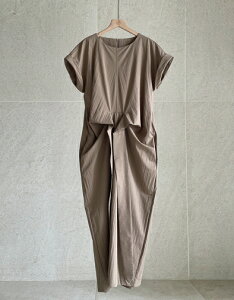 �y���������z�A�C�A���}���yI AM MARI�zRoba Round Twist Wrap One Piece / ���o���E���h�c�C�X�g���b�v�����s�[�X�y�����V���b�v�z