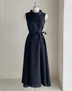 �y���������z�A�C�A���}���yI AM MARI�zWinned High Neck Satin Sleeveless One Piece (Strap Set) / �E�B�j�b�h�n�C�l�b�N�T�e���m�[�X���[�u�����s�[�X(�X�g���b�v�Z�b�g)�y�����V���b�v�z