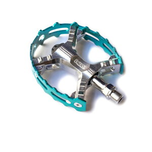 MKS×BLUE LUG XC-3 BEAR TRAP PEDAL(三ヶ島×ブルーラグ)|SUNTOUR XC-2を現代に蘇らせたクラシックフラットペダル