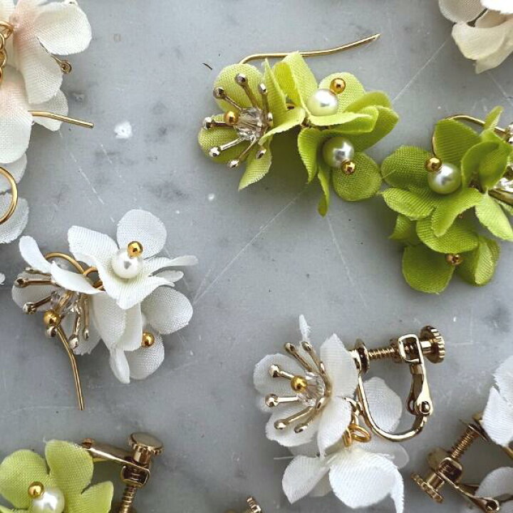 楽天市場】スワロフスキー フラワー ホワイト 白 ピアス イヤリング  