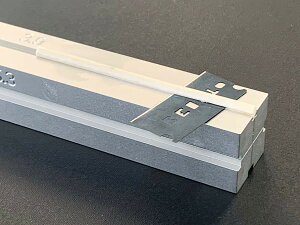 高精度プロ向き 溝の口 3.0mm 3.3mm 3.5mm 3.8mm カヤ&クジャクヘラウキ作り アルミ削り出し二つ割 四つ割り台