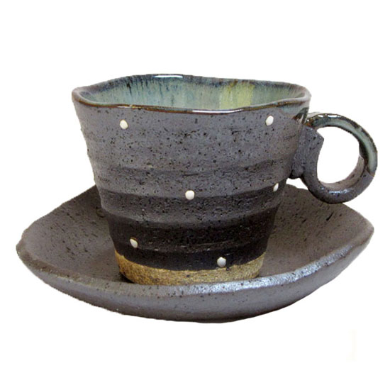 美濃焼 土の手触りにホッ じっくりコーヒーを味わう方に 25％OFF コーヒーカップ 人気商品 ソーサー 碗皿日本製 錆色に水玉 プレゼントにも最適 食器
