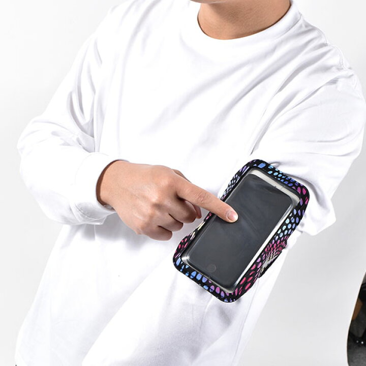 人気の贈り物が ゆうパケット発送 ナイキ スマホポーチ Nike リーン アームバンド プラス プリント 入れたまま操作 スマートフォン Iphone ポーチ ケース Dg24 22春新作 Riosmauricio Com