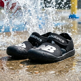 【9/18先着5000円OFFクーポン】20%off ニューバランス つま先保護 キッズサンダル 水陸両用 new balance CRSR V1 SANDAL キッズ ジュニア 子供 男の子 女の子 ベルクロ ロゴ シューズ 靴 スポーツサンダル ビーチサンダル 黒 SYFCRSA1M