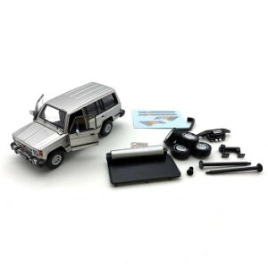 �r-�G���N���G�C�V�����Y �O�H 1st Gen �p�W�F�� 83 �V���o�[ �X�g���C�v�� LHD 1/64�X�P�[�� 64B0191