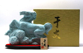 【2025年11月中旬発売 予約商品】【数量限定　福を招きます】神渡　2026年純米酒干支ボトル　招福午　しょうふくうま　720ml　贈答箱入り純米酒豊島屋御歳暮・御年賀に！令和八年　令和8年　