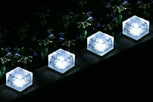 ソーラーライト 4個セット 埋め込み式 ガーデンライト 青色【美しいブリックアイス模様の角ガラスから流れる幻想的な光り!!】アンティーク調 おしゃれ ブルーLED 自動点灯消灯 地中埋め込