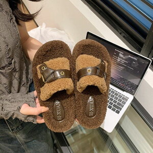 K̖т̃Xbp̏2024V^H~̃t@bVт̑ӂ҂̖Ȃ𒅂ĕۉт̌CrT_ fB[X  T_