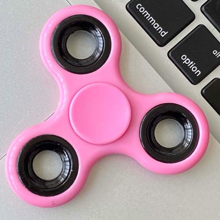 楽天市場 ハンドスピナー 大流行 人気 おもちゃ Hand Spinner 指スピナー スピン 三角 人気の指遊び 指のこま 独楽回し ストレス解消 大人も子供も適合 指スピナー スピン ウィジェット 子供大人も満足 アメリカで人気の指遊び 送料無料 Erieri