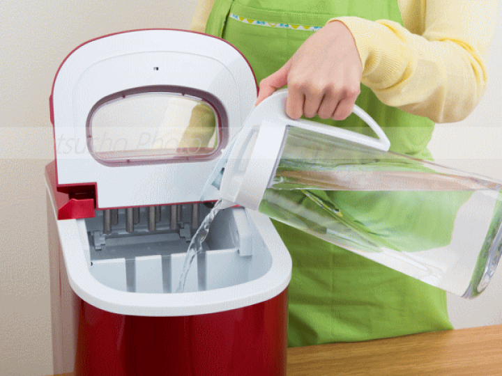 美品☆ ベルソス 速製氷機 VS-ICE02 レッド 家庭用製氷機 ユアサプライムス.com｜ベルソス 高速製氷機 VS-ICE02 レッド