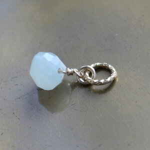 翡翠 オニオン チャーム K14GF 天然石 ミント グリーン 5月誕生石 シンプル オフィス カジュアル ゴージャス お守り 幸福 浄化 厄除け 鉱物 鉱石 パワーストーン ヒーリングストーン