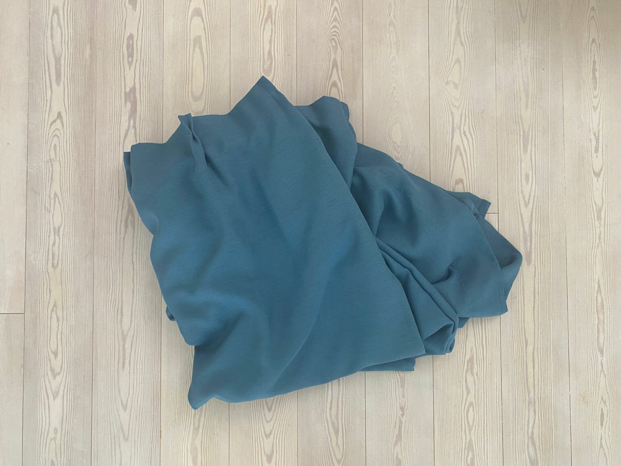 レールから外し、蛇腹に折りたたみます