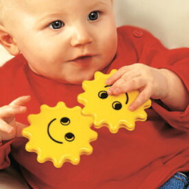 BorneLund ボーネルンド Ambi Toys アンビ・トーイ ツイン・ラトル〜モダンデザインのベビートイ・ブランド、アンビ・トーイの双子のお星様ががクルクルと回り、赤ちゃんの両手で持つ動きを自然と促すラトルです。