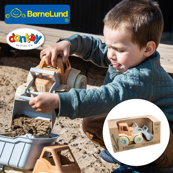 男の子、女の子のハーフバースデイ、1才、２才の誕生日やクリスマスプレゼントにオススメの、Bornelund ボーネルンド、デンマーク Dantoy ダントーイ玩具です。 Bornelund ボーネルンド ダントーイ I’m green ブルドーザー デンマーク製 働く車 砂遊び バイオプラスチック 2歳頃から