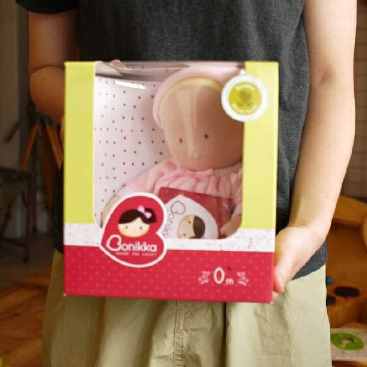楽天市場 Bonikka ボニカ ボニカのだっこ人形 女の子 お世話人形 2歳 3歳の女の子の誕生日プレゼント クリスマスプレゼントに人気 かけがえのない自然と子どもの成長を守ることをコンセプトにつくられた スリランカ発の愛にあふれたお世話人形です 木のおもちゃ