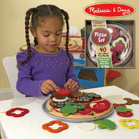 Melissa & Doug メリッサ＆ダグ フェルトピザセット おままごと 3歳、4歳の男の子、女の子のお誕生日プレゼントやクリスマスプレゼントにおすすめ。アメリカの大手玩具メーカーMelissa & Doug(メリッサ&ダグ)の木製のおままごと用玩具（おもちゃ）です。(MD3974)