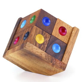 平和工業 THAI WOODEN GAMES カラーキューブ8〜タイの木製パズル＆ゲームTHAI WOODEN GAMESの木製キューブパズルです。色を合わせながら指定色の立方体を組み立てます。